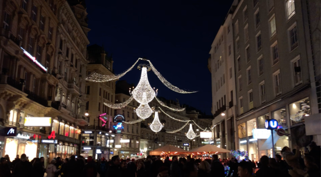 Seit Samstag erstrahlt die Wiener Innenstadt in weihnachtlichem Glanz. | Foto: Sophie Alena