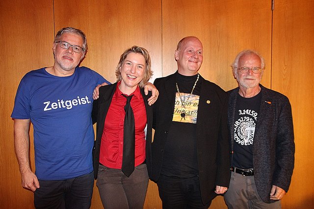 Gerhard Benigni, Babsi Winkler, Helmut Strauss und Heinz Zitta begeisterten in St. Georgen bei Villach das Publikum.  | Foto: Elfie Zitta