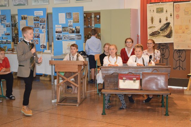 „Schule einst und heute“ war das Thema der geschichtlichen Aufarbeitung in der Neuen Mittelschule.