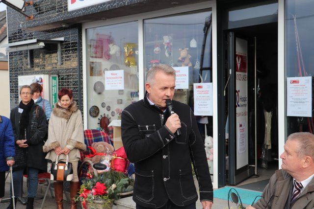 Vzbgm. Manfred Komericky bei der Festrede zur Einweihung von Vinzi und Hospiz | Foto: Edith Ertl