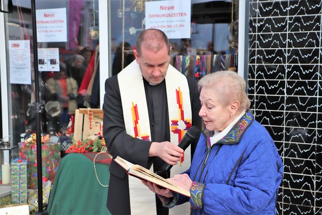 Pfarrer Josef Windisch und die stellv. Obfrau der Vinzenzgemeinschaft Kalsdorf-Fernitz Suse Gsellmann | Foto: Edith Ertl