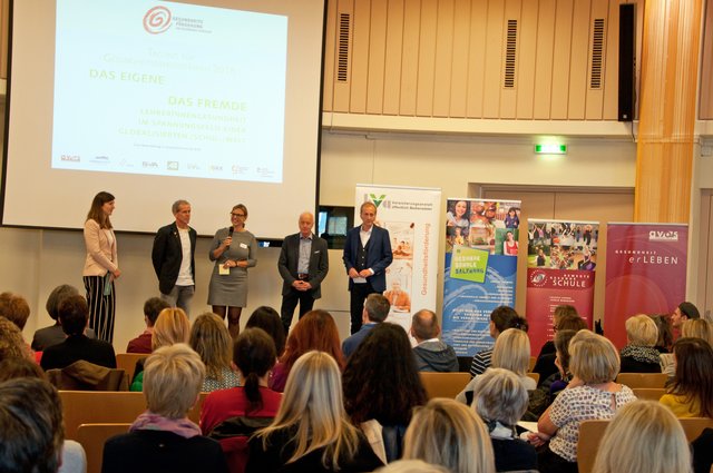 AVOS-Geschäftsführerin Mag. Angelika Bukovski hat die Tagung der Gesunden Volksschulen Salzburgs eröffnet. | Foto: AVOS/Manuel Bukovics