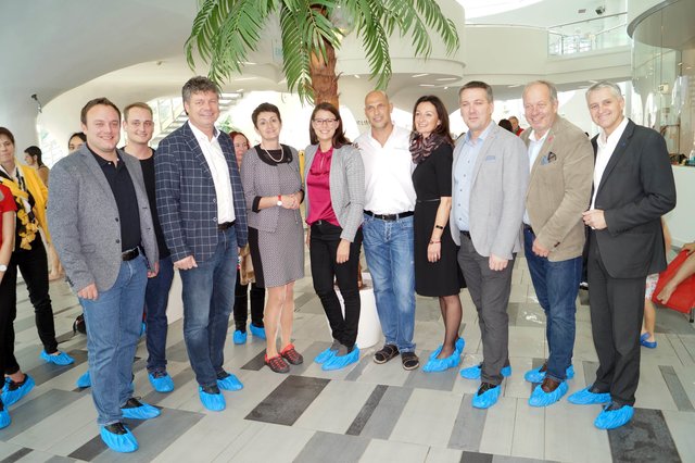 Christof Dürnle, Lukas Rainer, Bürgermeister Gerhard Pirih, Geschäftsführerin Susanne Duschek-Fercher, Landesrätin Sara Schaar, Betriebsleiter Werner Steinwender, Stadtamtsdirektorin Elisabeth Huber, Vizebürgermeister Andreas Unterrieder, Gemeinderäte Hermann Bärntatz und Adi Lackner (von links) | Foto: eggspress