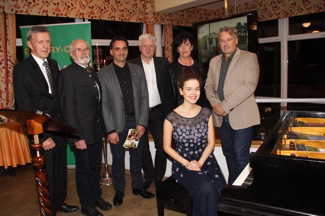 Mitglieder des Rotary Clubs Deutschlandsberg beim Benefiz-Abend mit der Musikerin Olga Chepovetsky.