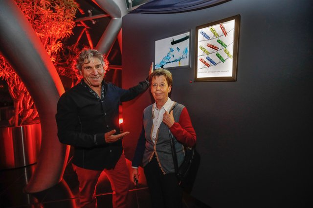 Verena Kainrath mit Ernst Lorenzi bei der Ausstellung PAARWEISE Hangar-7