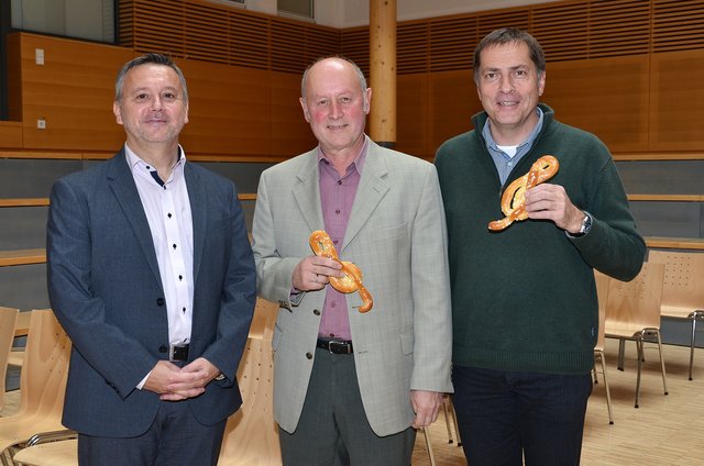 BORG-Direktor Andreas Schuller, Referent und ehemaliger Direktor Hans Hohenwarter, Chorleiter Hans Hubmann