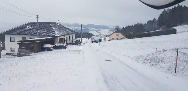 Der erste Schnee führte gleich zu Komplikationen.  | Foto: Foto: FF Ahorn