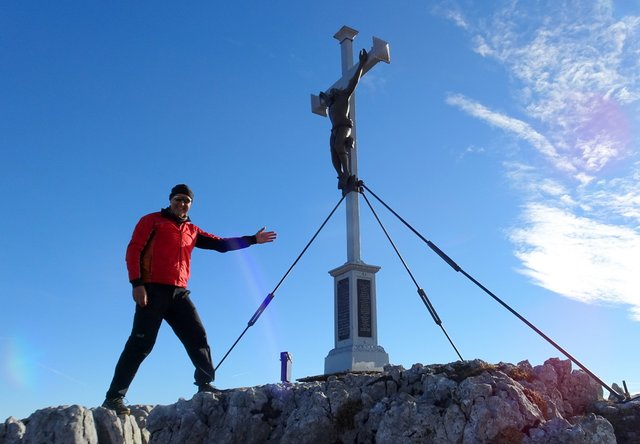 Beim herrlichen Gipfelkreuz auf dem Dürrenstein