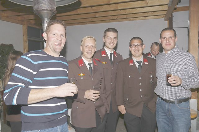 Auch Josef Ochs, Martin Lehner, Mattersburgs Stadtrat Andreas Feiler, Andreas Paller und Manuel Piller feiertem mit. | Foto: FF Walbersdorf
