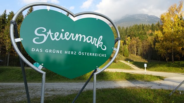 Ausgangspunkt ist der Parkplatz auf der Preiner Gscheid bei der Edelweisshütte (Grenze zur Steiermark).