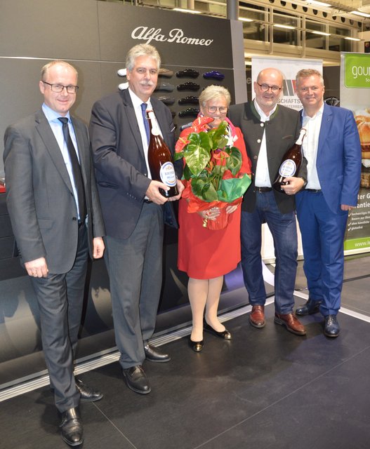Günther Baschinger, Hans Jörg Schelling, Iris Deschberger und Deschberger und  Josef Heißbauer. | Foto: Foto: ÖVP Ried