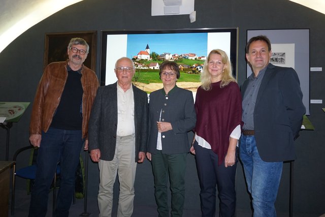 Holocaust-Überlebender Sandor Vandor mit Karl Amtmann, Gabriele Jedliczka und Gästen aus St. Anna am Aigen.