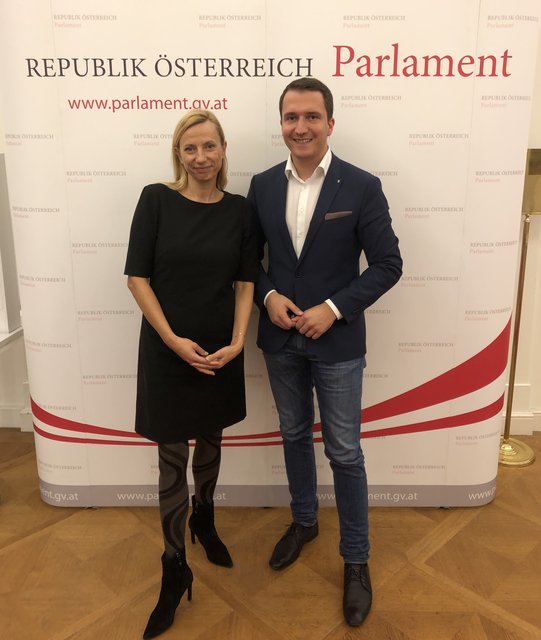 Bei der Tagung waren neben Politikern, (Gerald Weilbuchner), auch Experten (Jugend-Ministerin Juliane Bogner-Strauß) anwesend.
