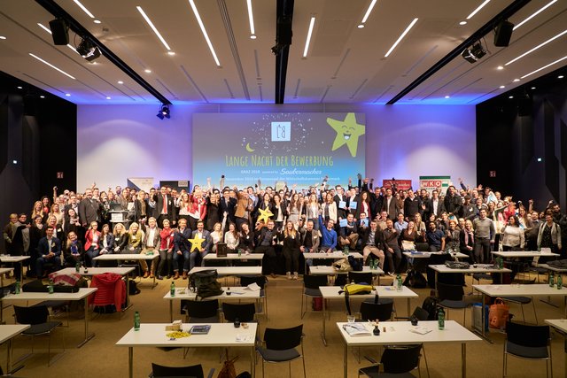 Ein Saal voller vielsprechender Jobaussichten eröffnete sich bei der Langen Nacht der Bewerbung 2018. | Foto: Blendpunkt