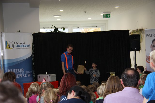 Patrick Kulo zauberte mit und für die Kinder | Foto: Ingrid Hochwarter