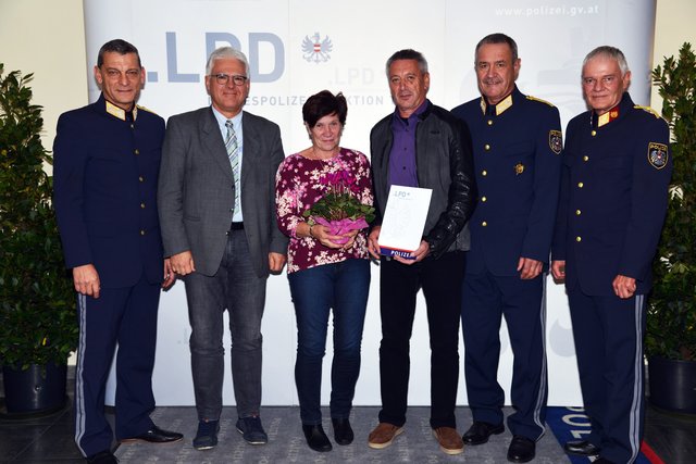 Landespolizeidirekto Helmut Tomac, Bezirkshauptmann Stv. Siegmund Geiger, BezInsp i.R. Rudolf Thöni mit Gattin, GenMjr Norbert Zobl und Obstlt Werner Hauser (v.l.). | Foto: Landespolizeidirektion Tirol