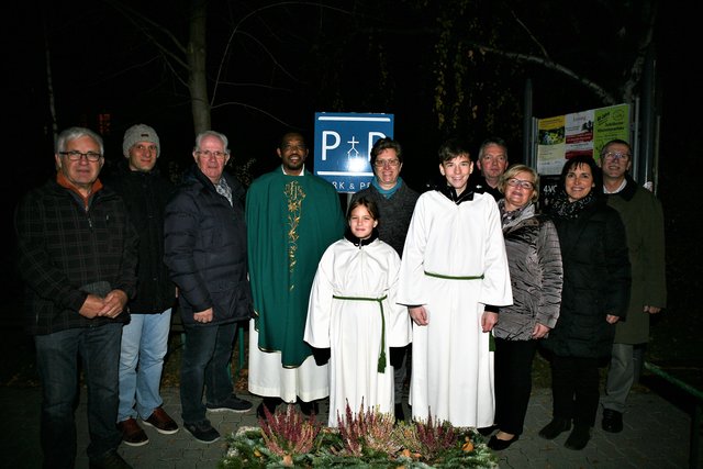 Karl Trischack, OV Christoph Brabec, GR Josef Thalhammer, Pfarrer Jude Uzukwu, Melissa Trischack, Martha Warosch, Manuel Böhm, Christian Schießer, Roswitha Dobscha, Sabine Brabec, Franz Ladner