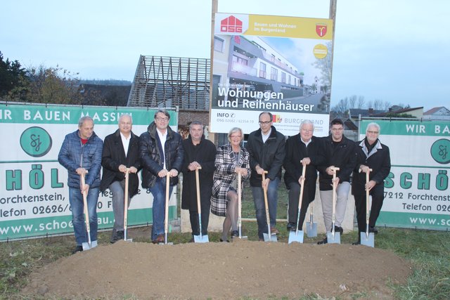 In Walbersdorf wurde für das bevorstehende Wohnprojekt zum Spaten gegriffen. | Foto: OSG