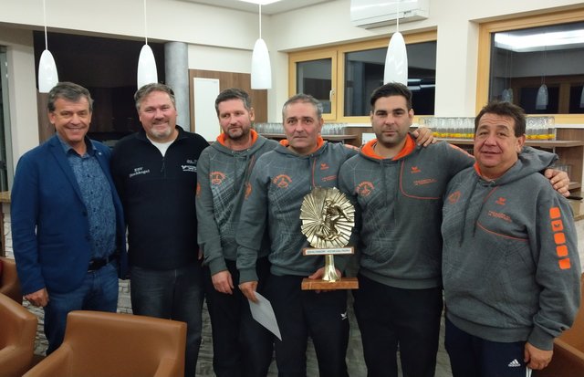 Bürgermeister Pepi Pfeiffer, Obmann Andreas Doppler, die Gewinner des ESV-Union Rudersdorf