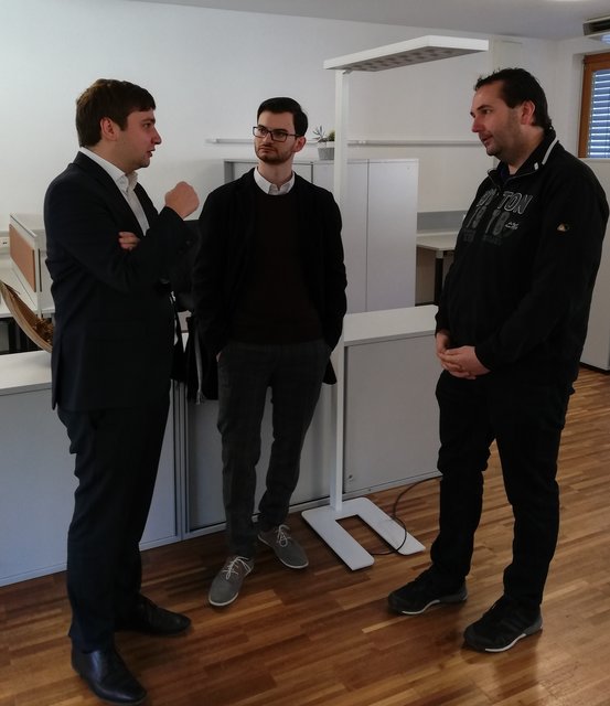 Bezirksvorsitzender LA Benedikt Lentsch mit GR Marco Lettenbichler und dem Leiter des CoWo LANTECH Karlheinz Eckhart (v.l.). | Foto: (c) SPÖ Landeck