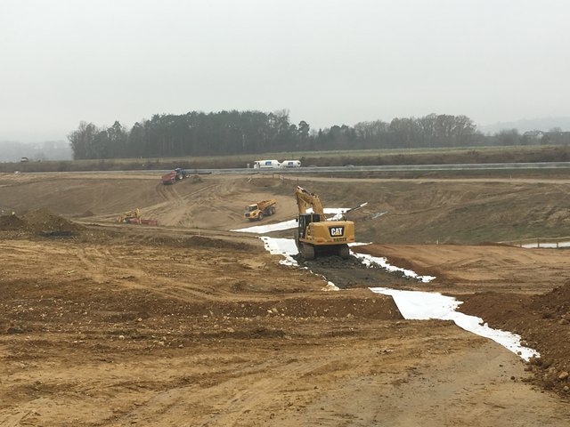 Am Knoten Riegersdorf sind die Bagger angerollt. Beim Tunnel Rudersdorf und den Lafnitztal Brücken soll ab Jänner 2019 gebaut werden. | Foto: Asfinag