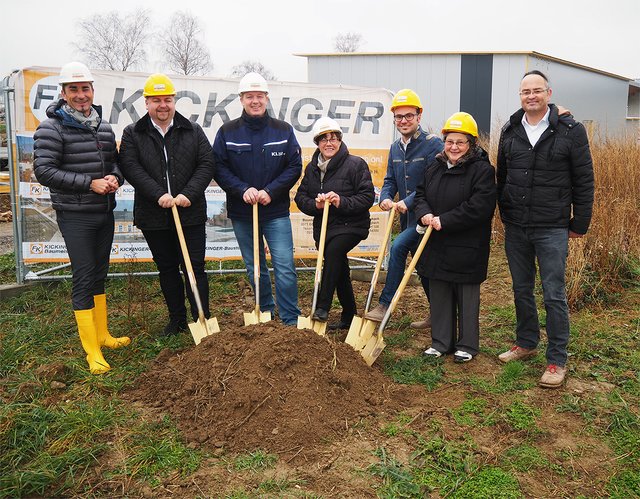 BM Harald Schrittwieser (Firma Baumeister Ing. Franz Kickinger GmbH), BR GR Andreas Spanring, Jürgen Klement, Bürgermeisterin Josefa Geiger, Vizebürgermeister Johannes Albrecht, GGR Susanne Arnold, Bauleiter Ing. Thomas Haller (Firma Baumeister Ing. Franz Kickinger GmbH);