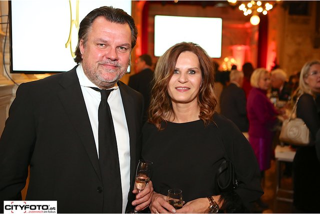 Alexandra Pfeifer mit Ing. Helmut Benischek.(Regionalmedien Austria) | Foto: cityfoto.at