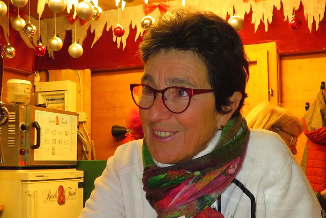 Franziska im Punschstand