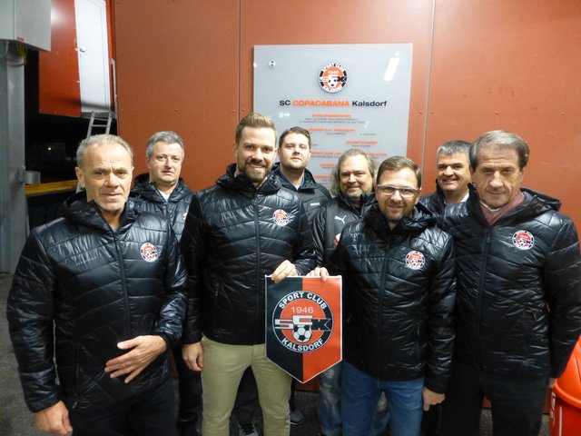 Donnerstag Abend begrüßte die Kalsdorfer Vorstandsriege um Obmann Alfred Tomberger (rechts) das neue Trainerteam.