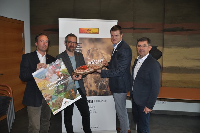 Ökologischer Fußabdruck des Vulkanlandschweins: Christian Krotscheck, Michael Fend, Johann Kaufmann, Franz Fartek (v.l.). | Foto: WOCHE