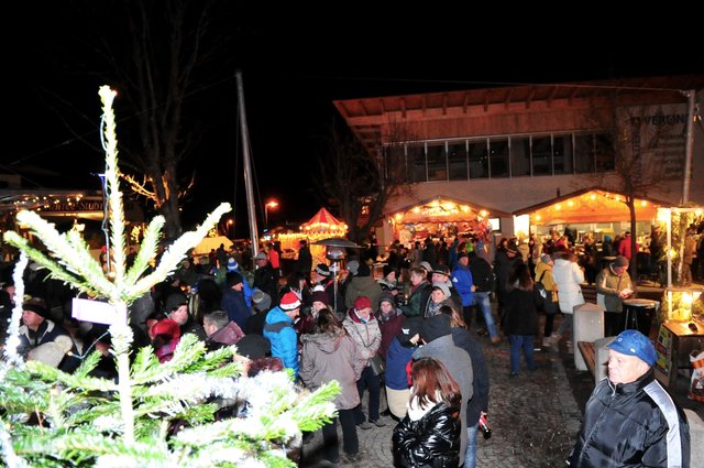 Beim 22. Axamer Adventmarkt wartet im Ortszentrum wieder ein stimmungsvolles Ambiente und ein tolles Programm. | Foto: Hassl