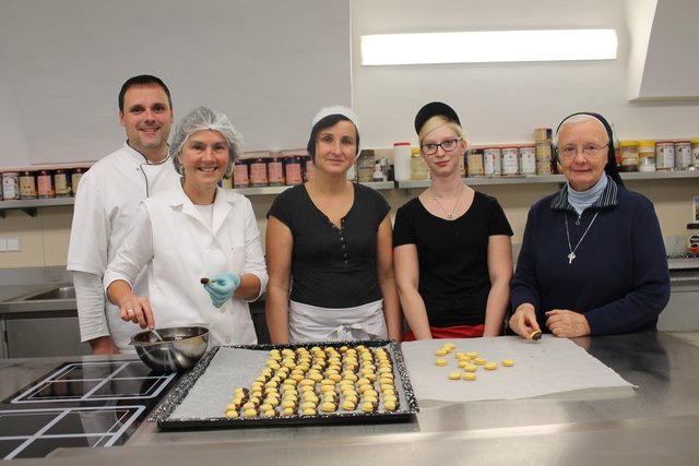 Küchenchef Martin Strondl, Monika Maurer, Helene Hochgatterer, Tanja Müller und Schwester Oberin Michaela Schreiner.