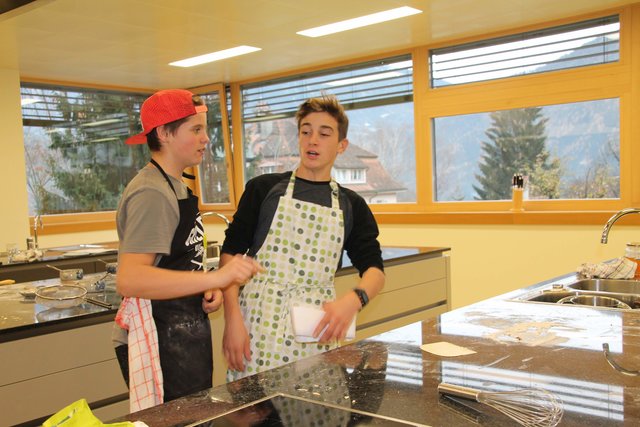 Im Kochunterricht wurden Lebkuchen Häuser gebacken