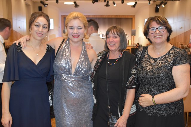Vom IKZ: Inna Pleschutznig, Eva Hoisl-Stern, Veronika Zeichen, Obfrau Evelin Pircer
