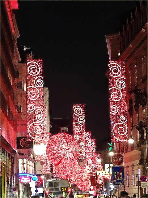 Nein hier sind wir nicht in Soho ggg sondern in der weihnachtlich beleuchteten Rotenturmstraße | Foto: © Uschi R.