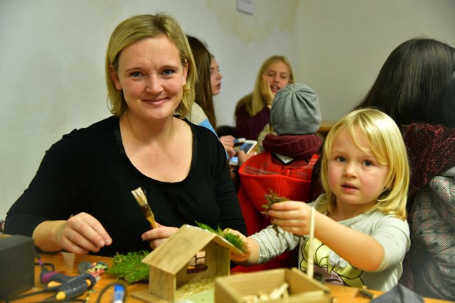 In der Krippenbauwerkstatt bastelten die kleinen Besucher wunderschöne Weihnachtskrippen für zu Hause.