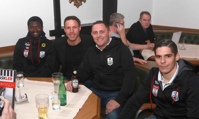 "Der Lask mit seinen Höhen und Tiefen spiegelt das wahre Leben wieder. Egal wie oft du fällst – aufstehen, die Krone richten und mit einer Erfahrung reicher weitermachen – und am Ende siegen.“
