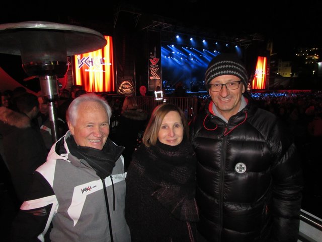 Hannes Parth, Gabriele Fischer und Toni Mattle beim Konzert. 