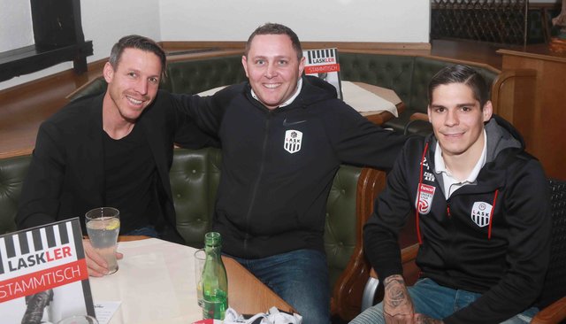 "Fußballleidenschaft verbindet viele Menschen. Fußball ist aber nicht nur Leidenschaft, sondern Schule fürs Leben. Man lernt mit Niederlagen umzugehen und Erfolge zu feiern."