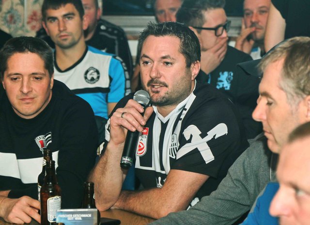 Fanclub Mitglieder diskutierten mit.