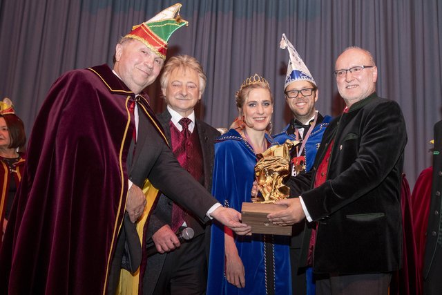 Verleihung der Straußtrophäe 2018: Willibald Mautner, Franz Brandl, das Prinzenpaar Lisa Hakelberg und Clemens Weihs, Straußpreisträger Ewald Thaller (v.l.).