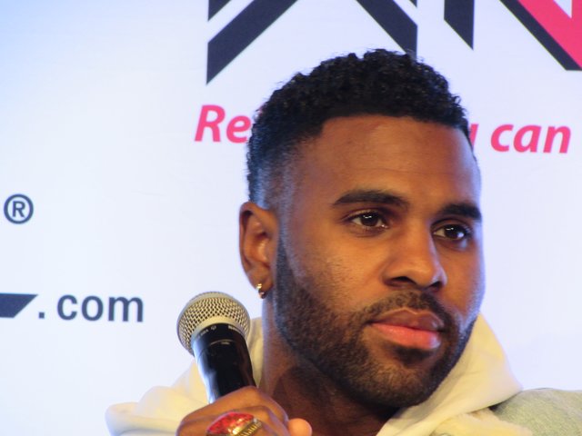 Jason Derulo bei der Pressekonferenz auf dem Pardatschgrad. 