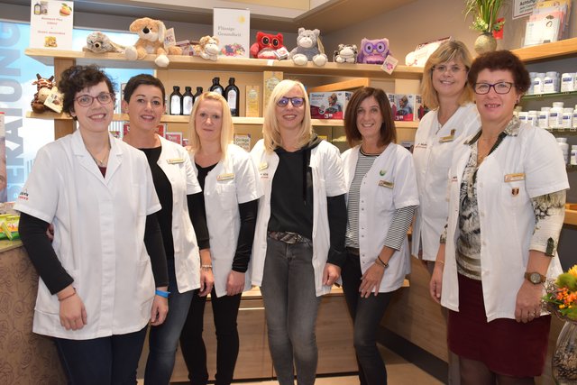 Das Team von Barbara Christen (rechts): Ines Scheiflinger, Barbara Küstner, Lisa Marie Pirker, Tanja Leitner, Michaela Buchacher, Sabine Lerchbaumer (v.li.); nicht am Bild: "Kräuterhexe" Maria Winkler