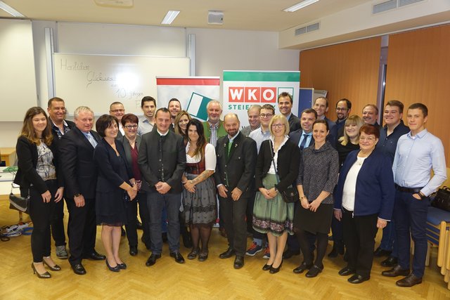 Ihr zehnjähriges Firmenjubiläum feierten 13 südsteirische Unternehmer mit RSTL Josef Majcan und Angehörigen in der Regionalstelle Südsteiermark.