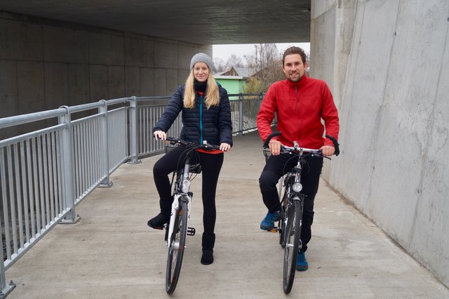 Die Gemeinderäte Michaela Fischer und Sebastian Lankes nutzen selbst das Rad im eigenen beruflichen Alltag.  | Foto:  Jürgen Fischer/SPÖ Gnigl-Langwied