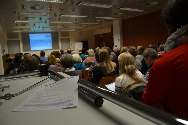 Auch zu dieser MINI MED Vorlesung war der Saal am BKH Kufstein wieder bestens gefüllt, zahlreiche Interessierte ließen sich von Dr. Berek informieren.