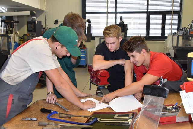Gefragt sind die Lehrlinge der GPS Lehrwerkstatt in Villach. Eine berufliche Zukunft ist den jungen menschen so gut wie sicher. Dennoch hinkt das Image der Lehre.