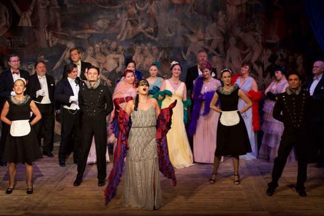 Corina Koller (Mitte) stand schon vergangenes Jahr in der Operette "Die Fledermaus" auf der Bühne des Stadttheaters Leoben. | Foto:  Rudolf Thausing