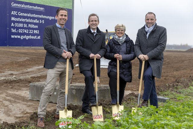 Spatenstich mit Bürgermeisterin und GLS General Manager