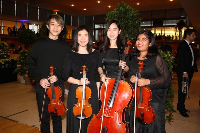 Orchester: Chawin, Visanee, Nichapa und Andrea.